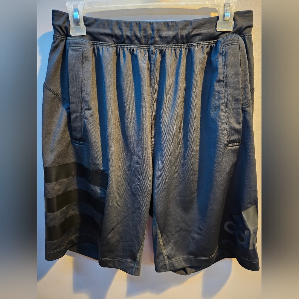Mens adidas athletic shorts size medium gray/black